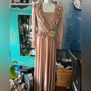 Elegant Ruffled Long Sleeve Vintage (50-60s) Dress